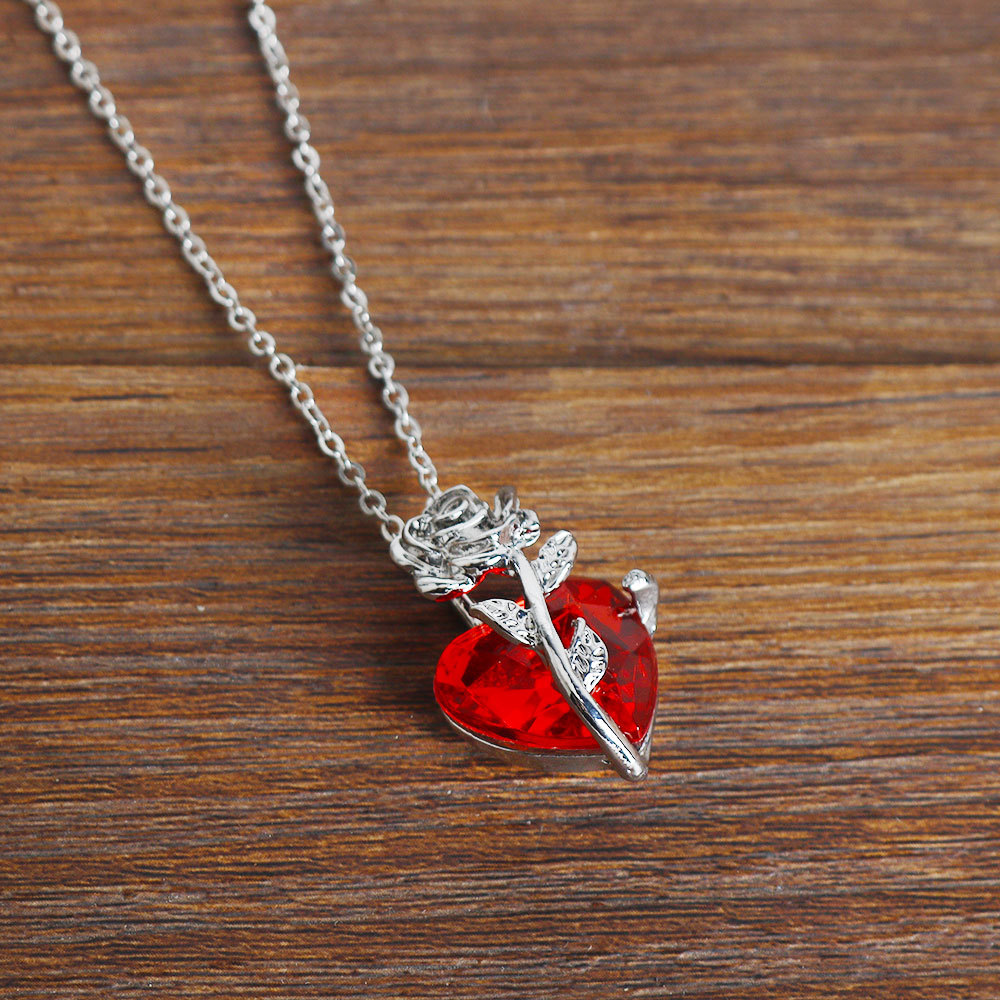 Colar com Pingente de Flor Ros - Crystal Choker Necklace avaliação e preço