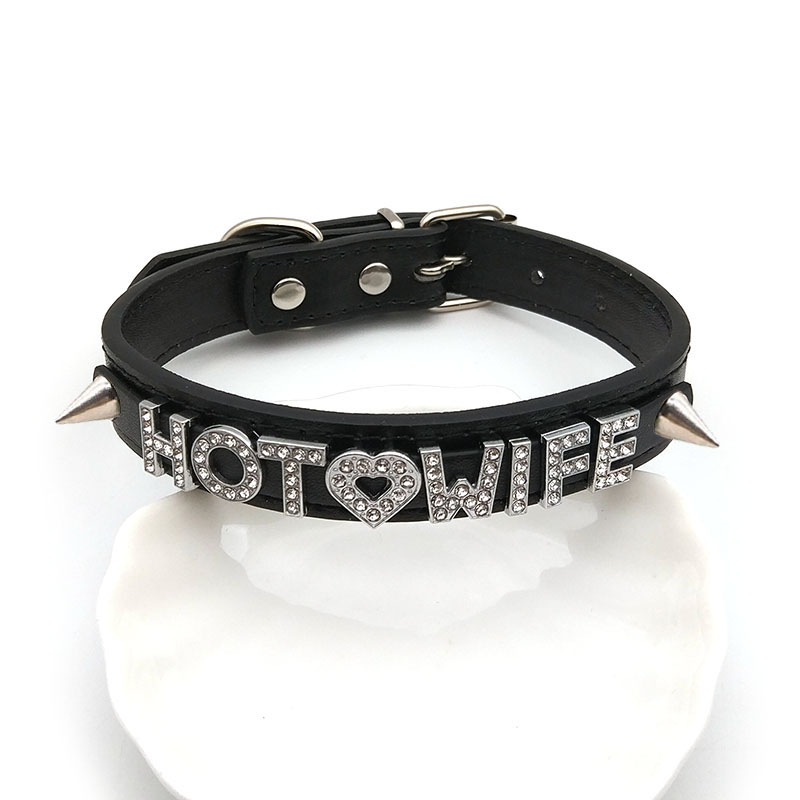 Punk Rivet Rhinestone Letters  - Crystal Choker Necklace avaliação e preço