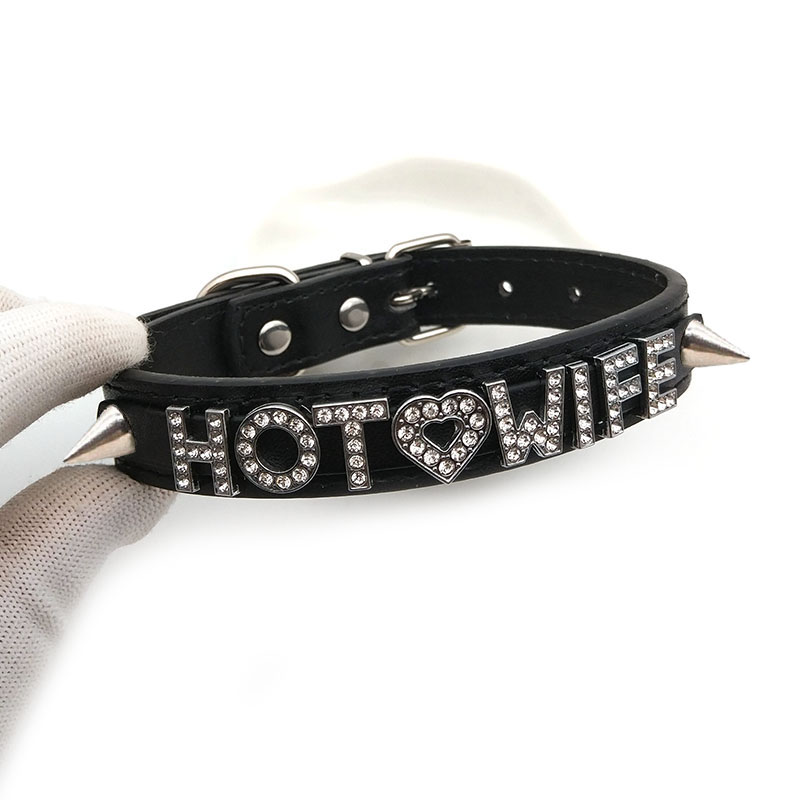 Punk Rivet Rhinestone Letters  - Crystal Choker Necklace avaliação e preço