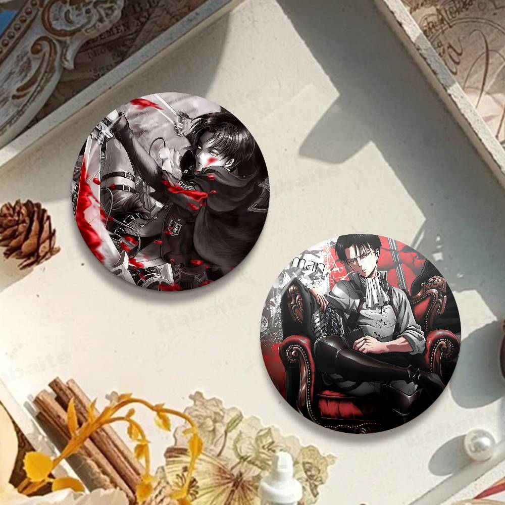 Broche Artesanal A-Attack On T - Levi Jewelry & Watches Inc avaliação e preço