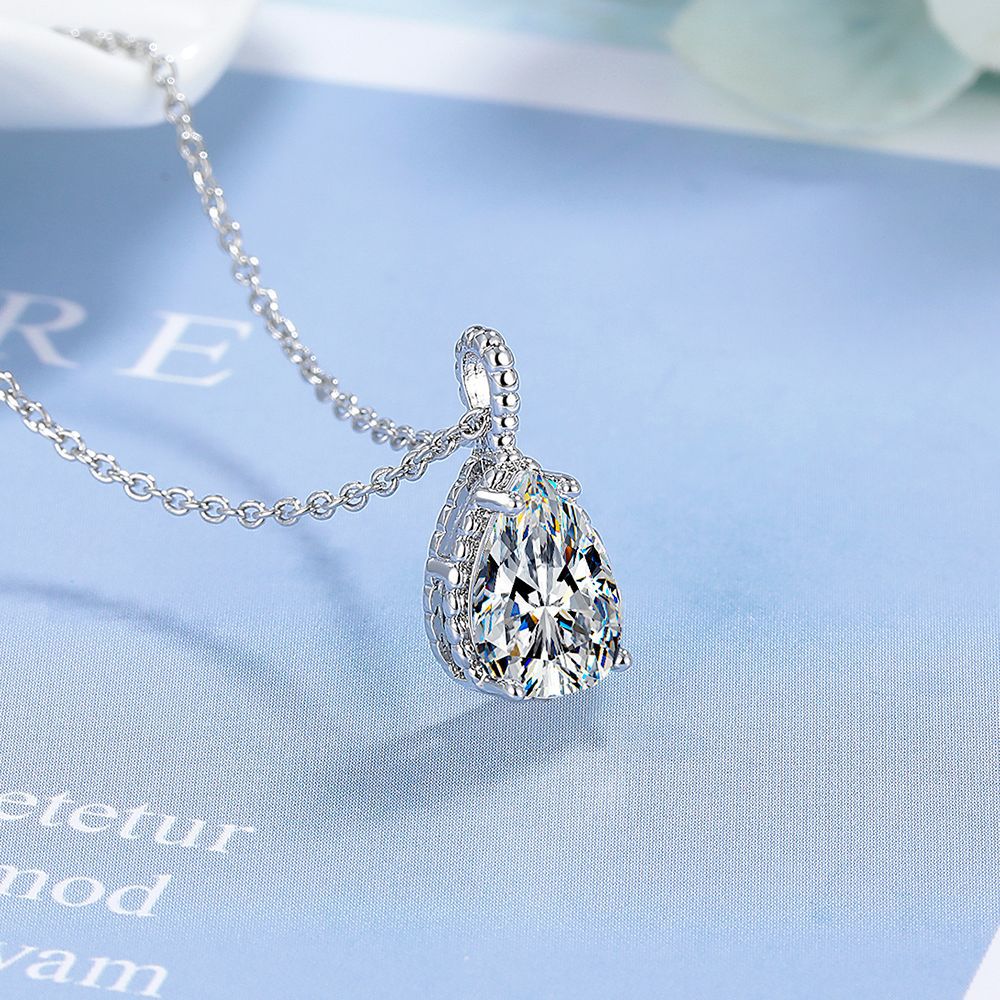 Colar com Pingente em Forma de - Crystal Choker Necklace avaliação e preço